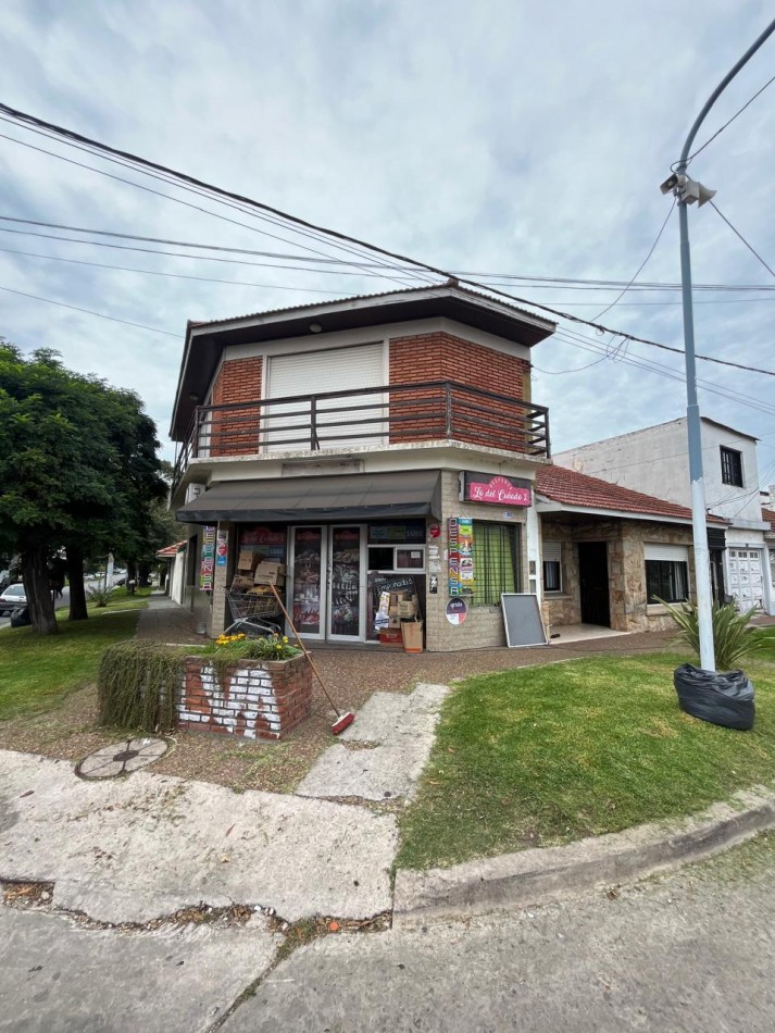 Tres propiedades en una, Casa, Local Comercial mas departamento de 2 ambientes