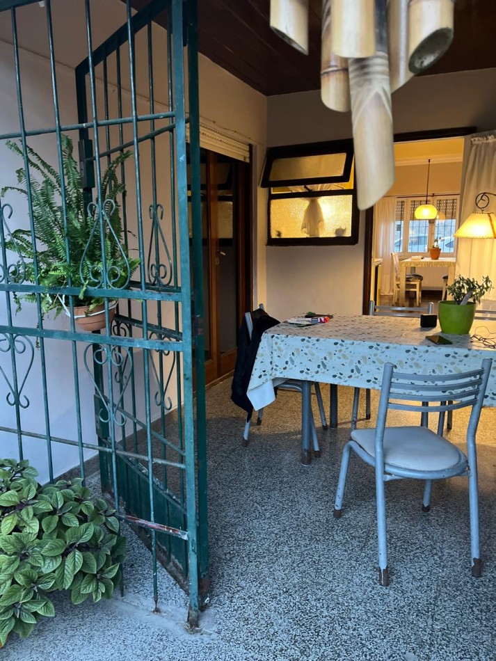 Tres propiedades en una, Casa, Local Comercial mas departamento de 2 ambientes