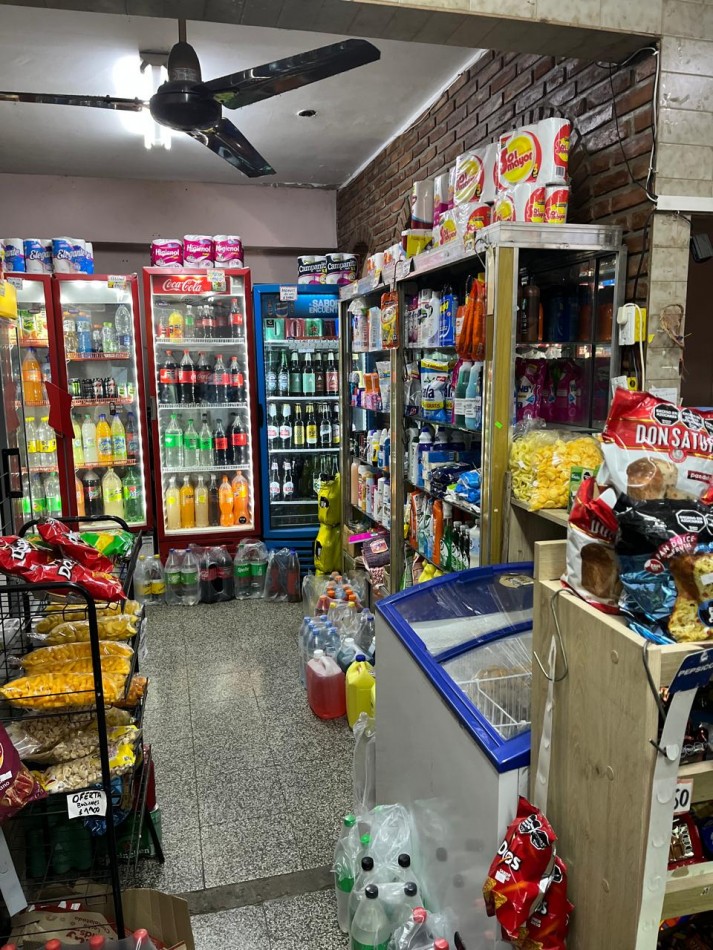 Tres propiedades en una, Casa, Local Comercial mas departamento de 2 ambientes