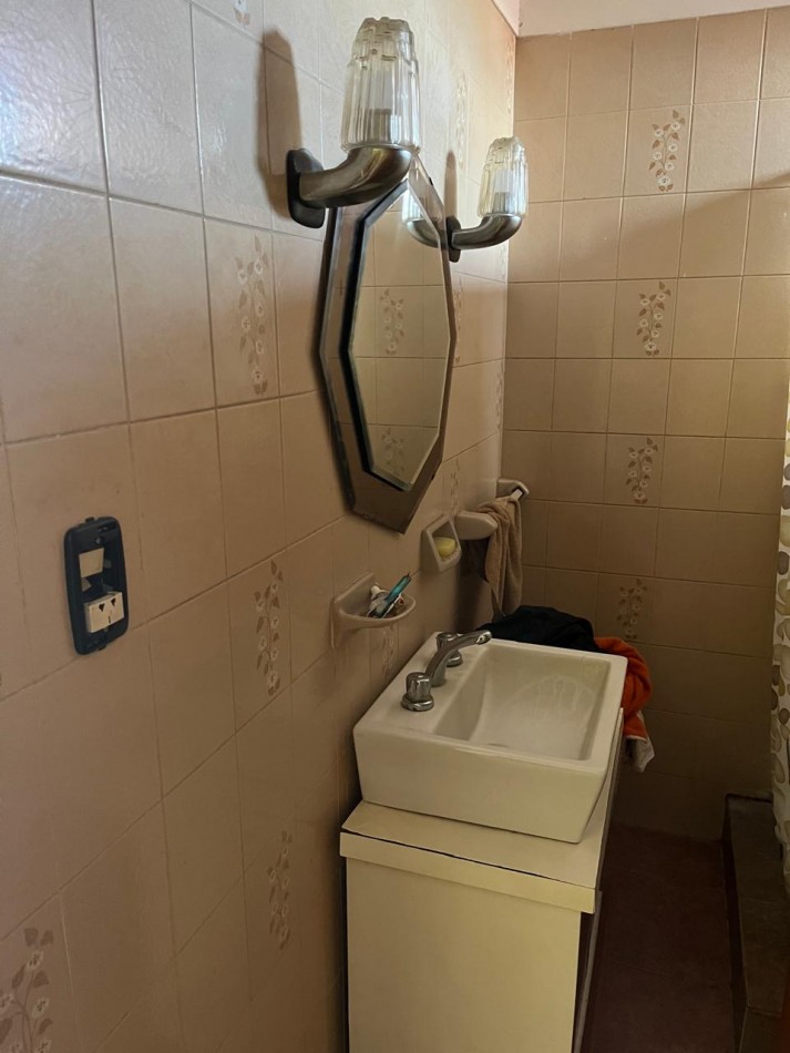 Tres propiedades en una, Casa, Local Comercial mas departamento de 2 ambientes