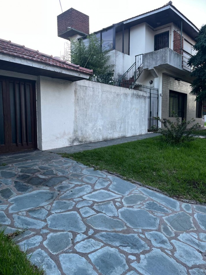 Tres propiedades en una, Casa, Local Comercial mas departamento de 2 ambientes