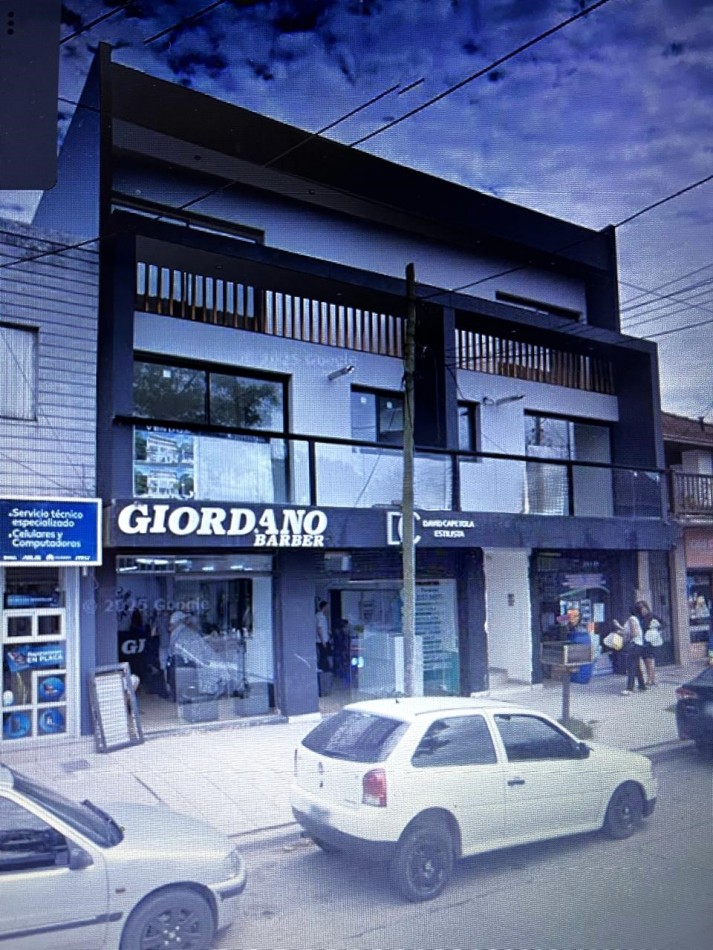 Dos Locales en Zona Comercial