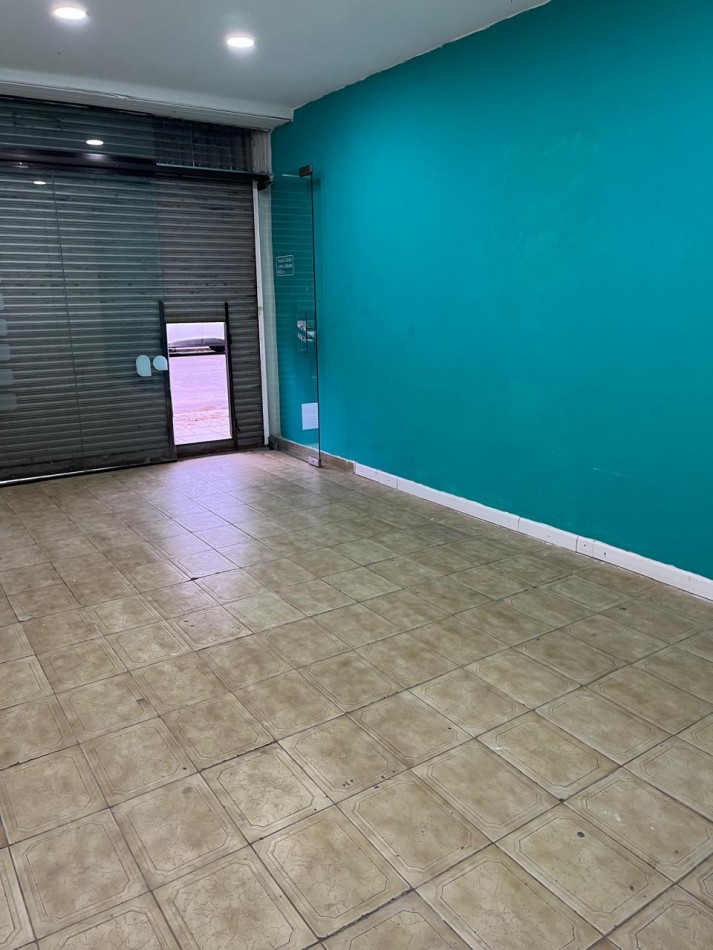Dos Locales en Zona Comercial