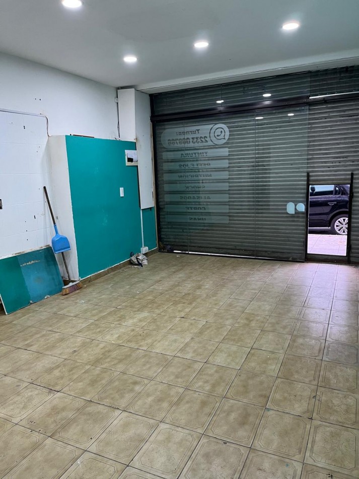 Dos Locales en Zona Comercial