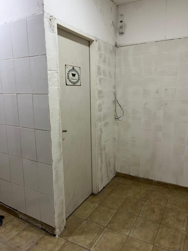 Dos Locales en Zona Comercial