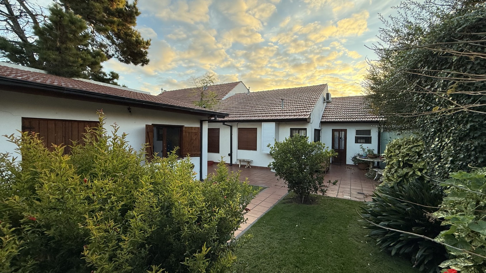 Chalet en Los Pinares mas Depto 3 Amb