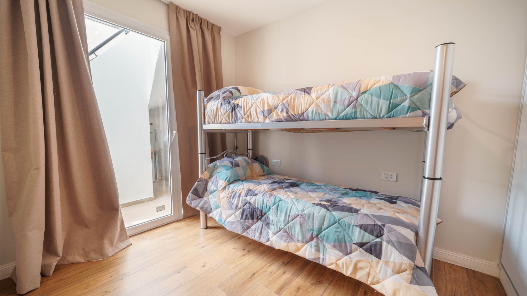 ¡OPORTUNIDAD UNICA! Duplex Reciclado, Zona Aldrey