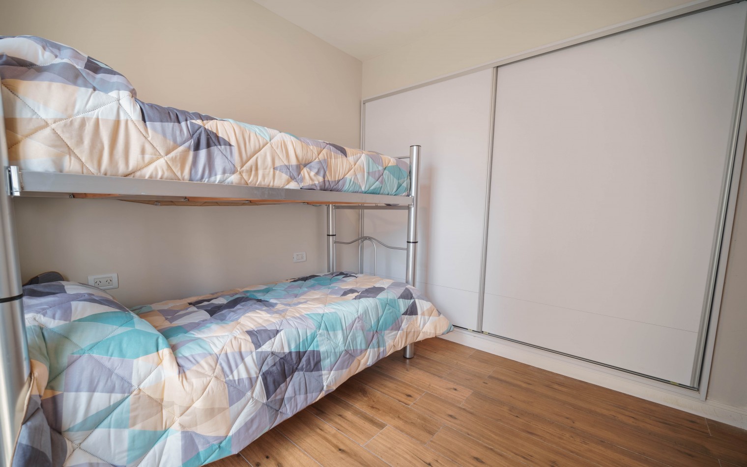 ¡OPORTUNIDAD UNICA! Duplex Reciclado, Zona Aldrey