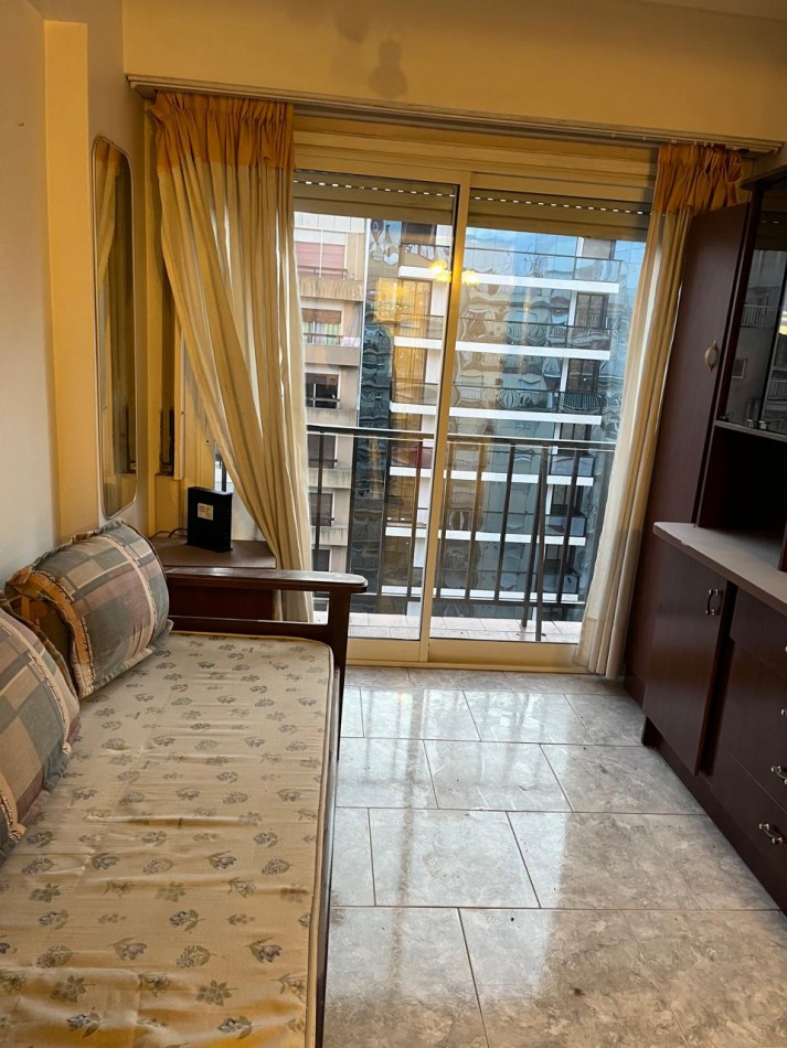 Departamento con Balcon a la Av Colon