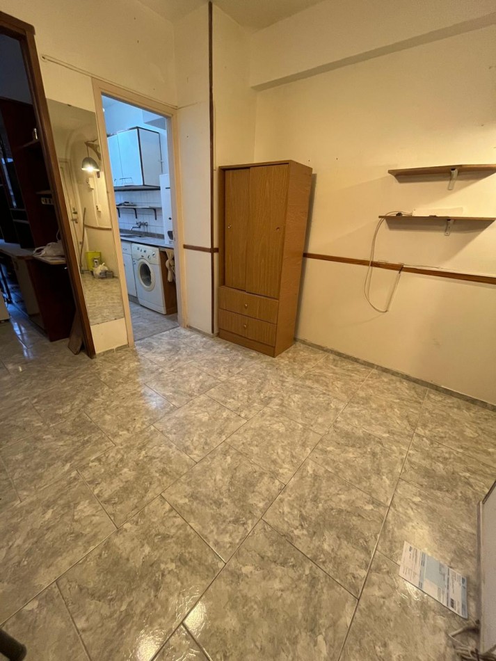 Departamento con Balcon a la Av Colon