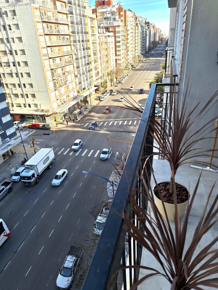 DEPARTAMENTO 3 AMB. CON BALCON SOBRE AV. COLON