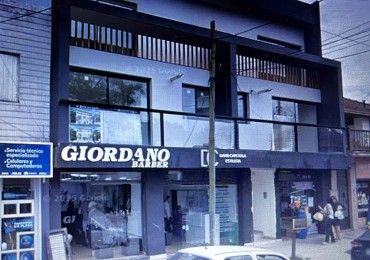 Dos Locales en Zona Comercial