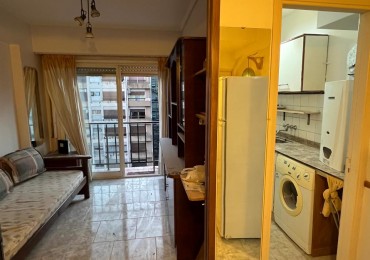 Departamento con Balcon a la Av Colon