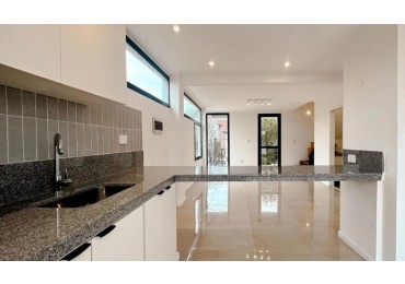  DEPARTAMENTO 3 AMBIENTES FRENTE CON COCHERA A ESTRENAR