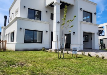 Excelente casa a estrenar en Rumeco Joven de alta calidad